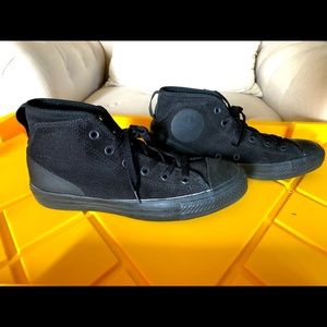 EUC BLACK CONVERSE